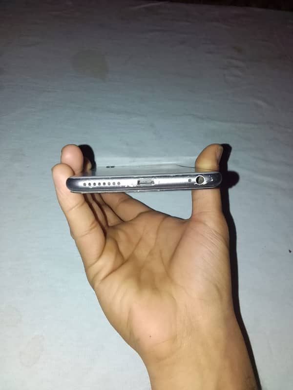 Apple iPhone 6s Plus 0