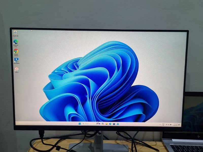 Dell 24-Inch Full HD Bezel-Less Monitor 3