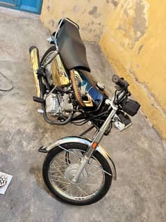 honda 125 balck colr self start apl4