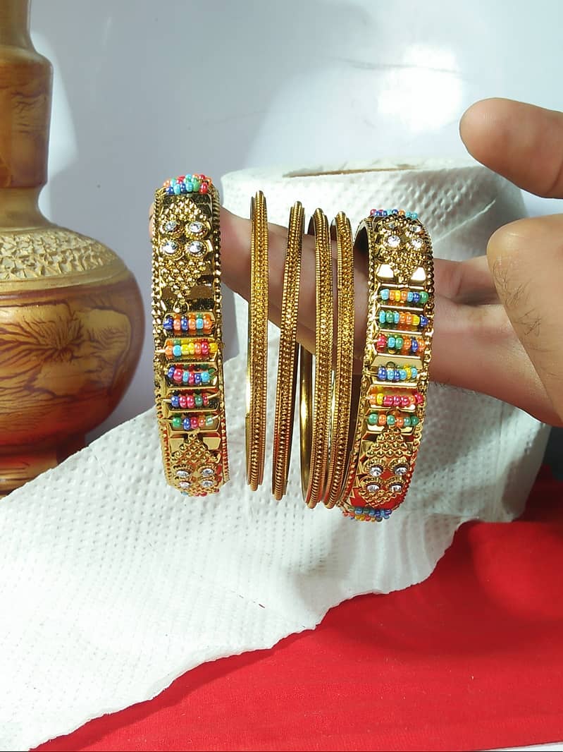 2 kangans + 4 churiya (Pack of 6 bangles) 1