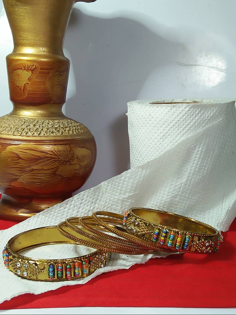 2 kangans + 4 churiya (Pack of 6 bangles) 4