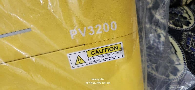 Volex Power HMK PLUS PV3200 Hybrid Solar Inverter 1