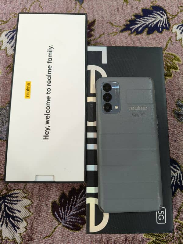 Real Me GT Master Edition Mobile One Hand Use 1