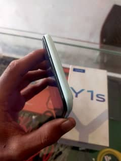 vivo Y1s