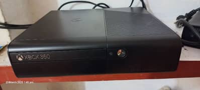 XBOX Ultra Slim E model 360, 250 games