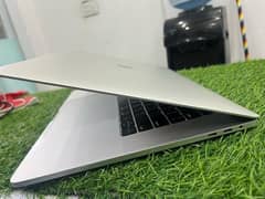 Macbook pro 2018 touchbar 15 inch