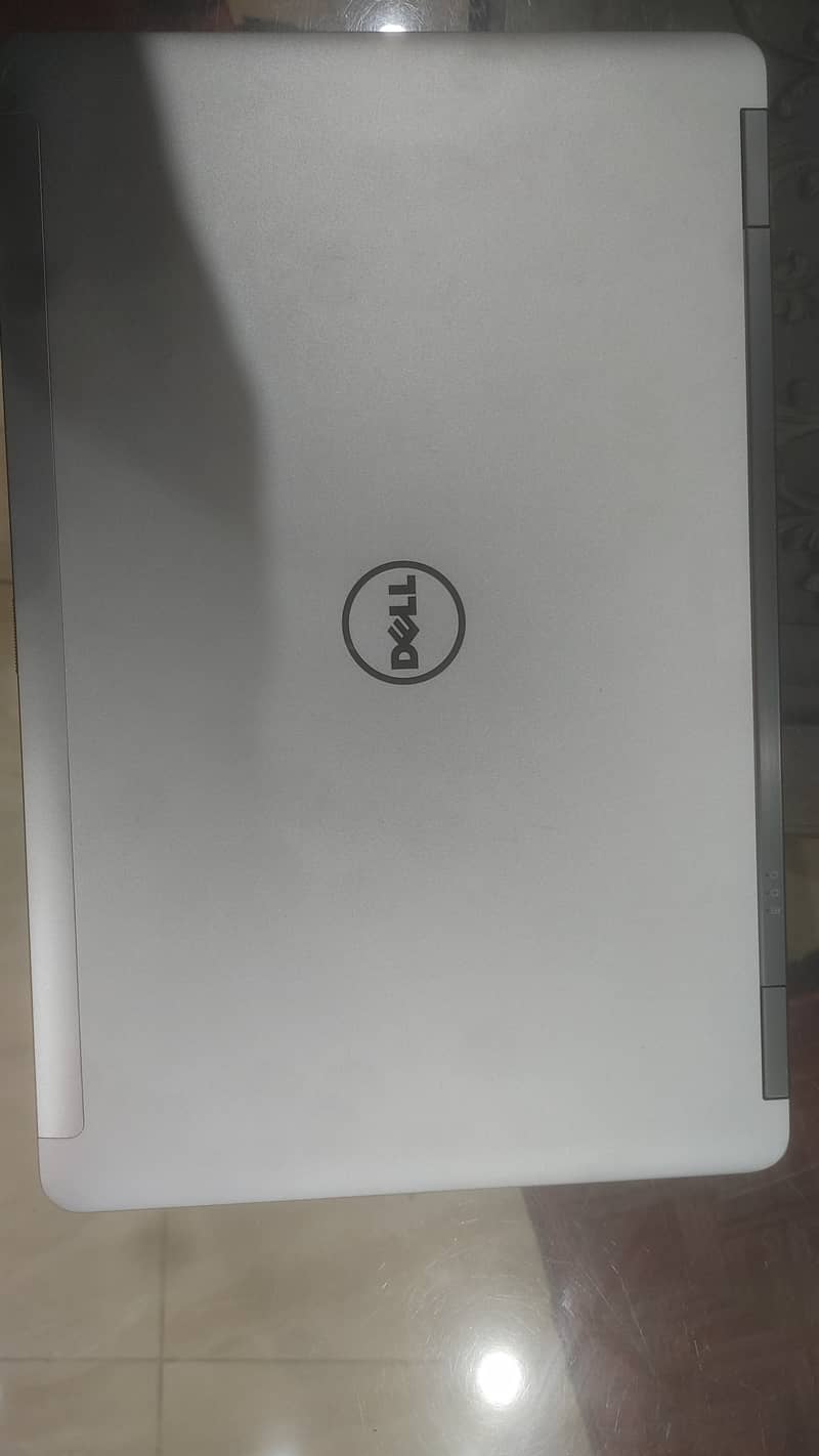 Dell Latitude e6540 (i7): Perfect for Gaming and Professional Work 4