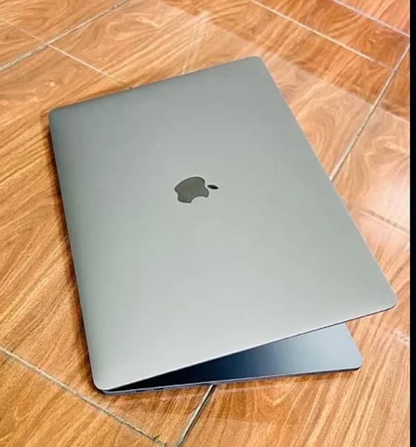 MacBook PRO i7 16GB Ram with SSD New condition 10/10 1