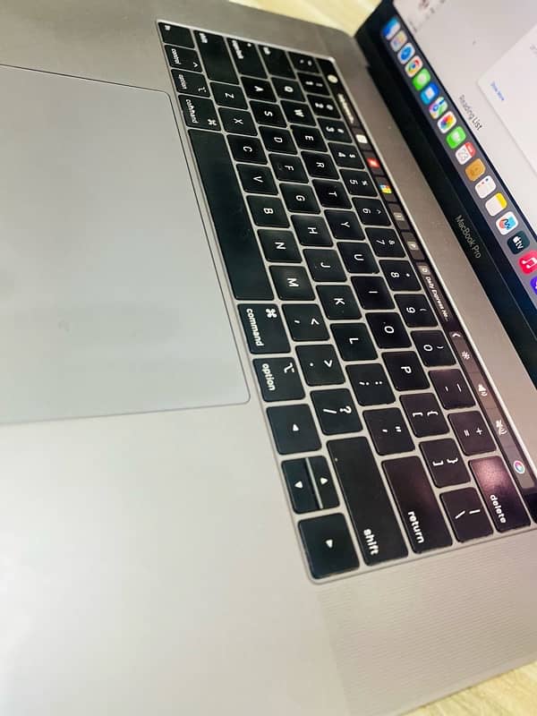 MacBook PRO i7 16GB Ram with SSD New condition 10/10 4