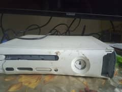 Xbox 360 with 1 wired controller and 3 CDs free