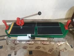 Tile cutting machine