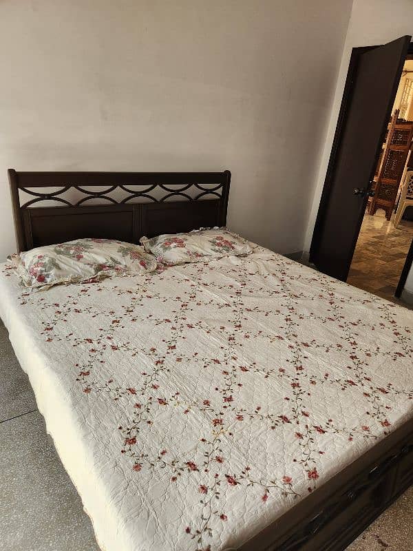 Bed and Dressing Table for Sale 1
