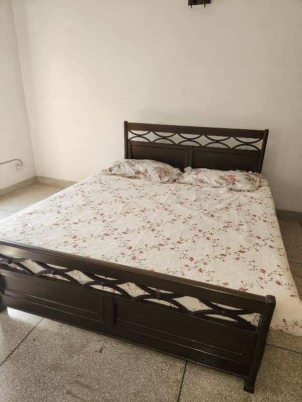 Bed and Dressing Table for Sale 2