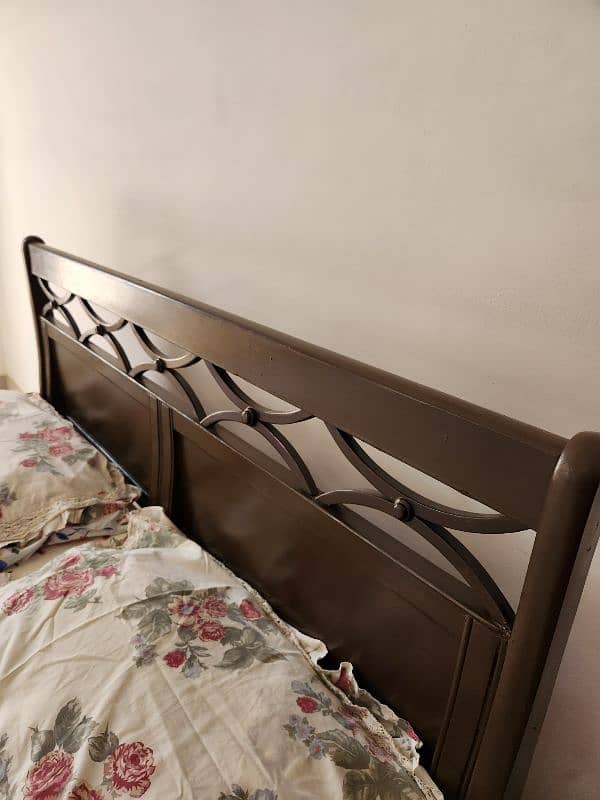 Bed and Dressing Table for Sale 4