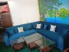 L shaped sofa with 3 piece tabel