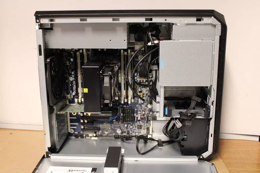 HP Z4 G4 Workstation Tower Xeon W-2123/2125 (4 Cores, 8 Threads) 1