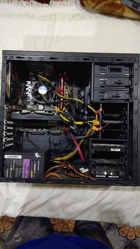 Core i7 4790 (3.60Ghz), Zotec GTX 960 2gb, 16gb DDR3 Ram & 128gb SSD 1