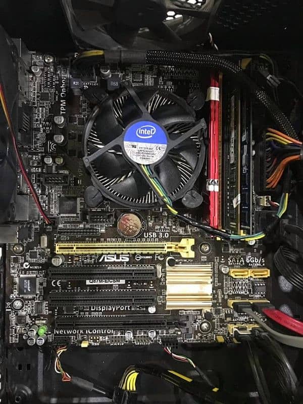 Core i7 4790 (3.60Ghz), Zotec GTX 960 2gb, 16gb DDR3 Ram & 128gb SSD 8