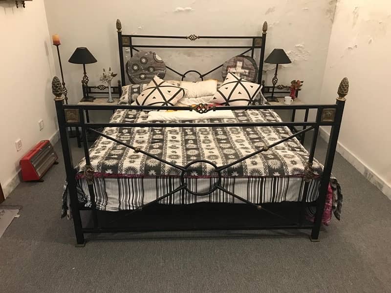rod iron bed set 0
