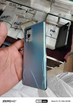 oppo reno 6pro panel original he camre ka pas ek chota sa dot he