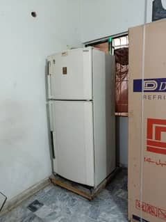 033* 13*  31* 86* 13* DAWLANCE Fridge Excellent Condition