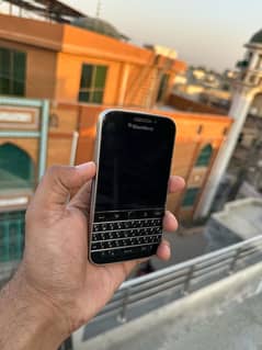 Black berry Q10 classic