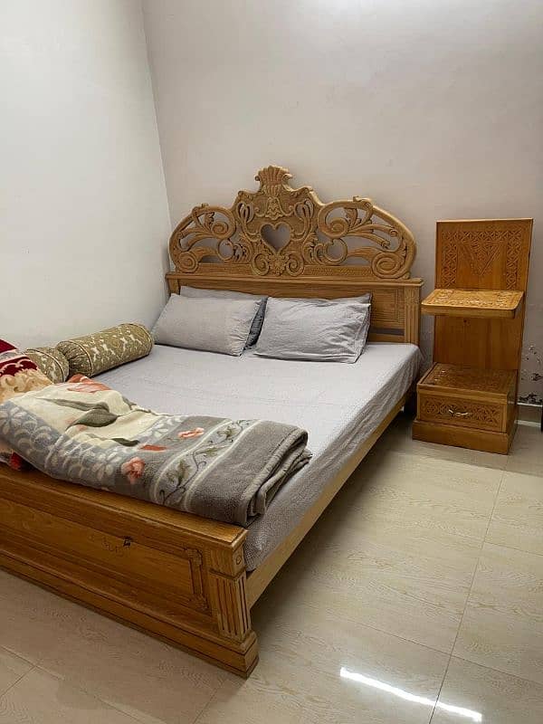 King Size Bed with King Size mattress 0
