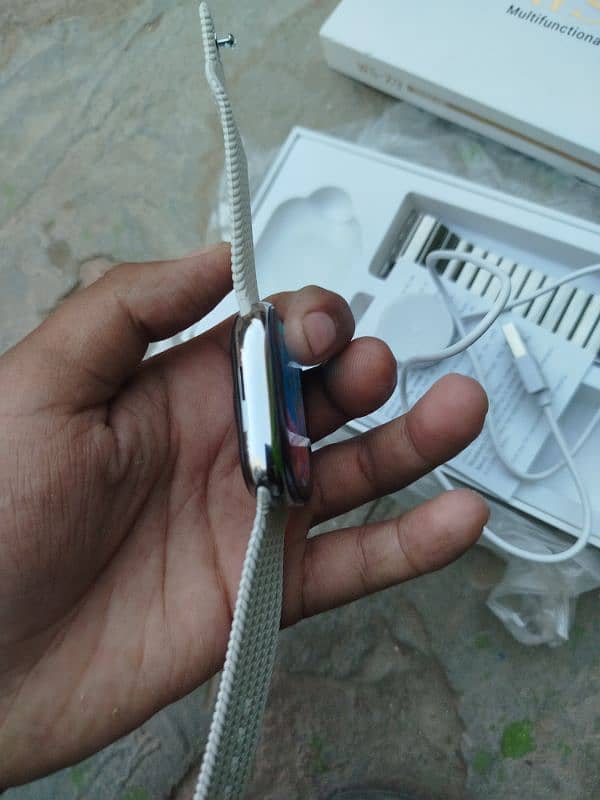 one day use bilkul ok watch zero scratches 6