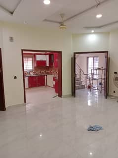 10 Marla Upper Portion Available For Rent In Bahria Town - Overseas B Block Canal Road Lahore