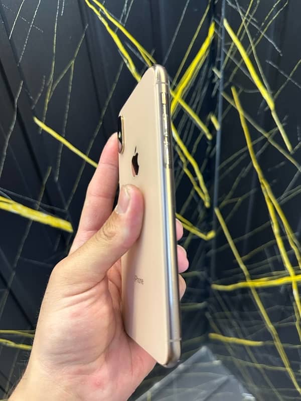 iPhone XS Gold Factory Unlock 5