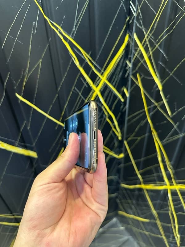 iPhone XS Gold Factory Unlock 12