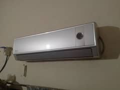 2 ac hain gree k 1.5 ton like New condition no repair no any fault