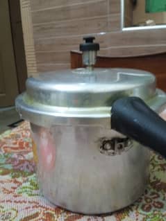 PRESSURE COOKER 5.0 LTR (EASSaY COOK)