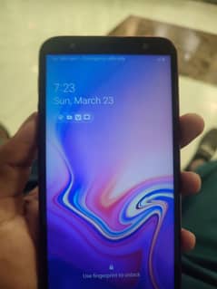 I am selling Samsung j6 plus 3/32