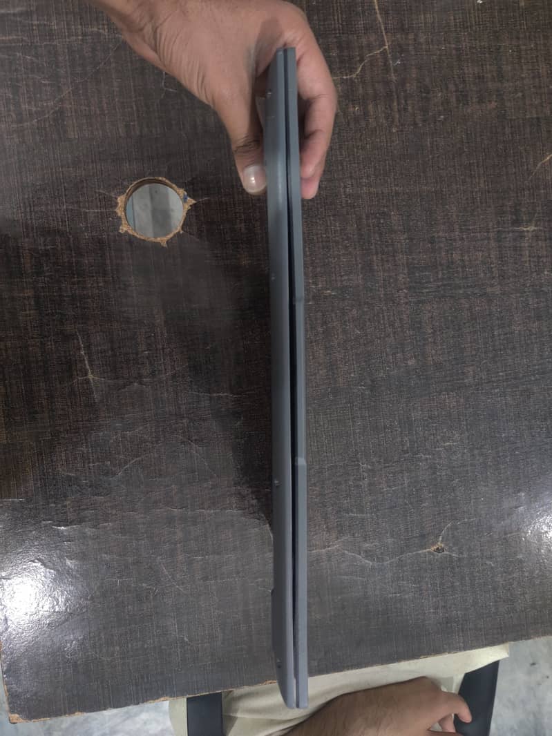 Lenovo Ideapad Slim3 5IRH8 2
