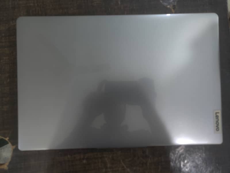 Lenovo Ideapad Slim3 5IRH8 4