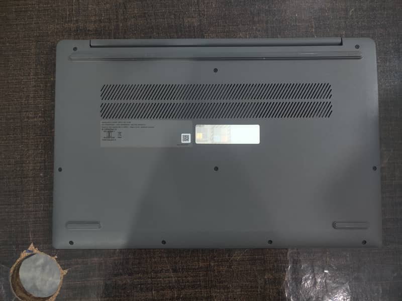Lenovo Ideapad Slim3 5IRH8 5