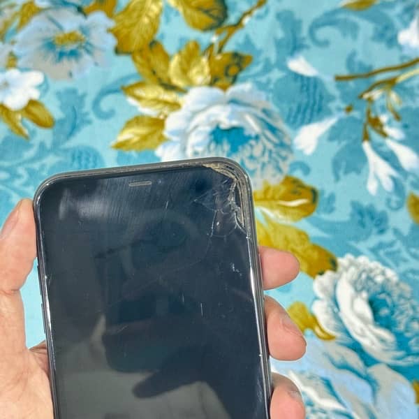 iPhone 11 Black 64gb Non PTA Exchange Possible 1