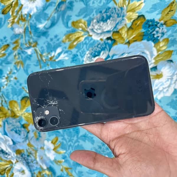 iPhone 11 Black 64gb Non PTA Exchange Possible 4