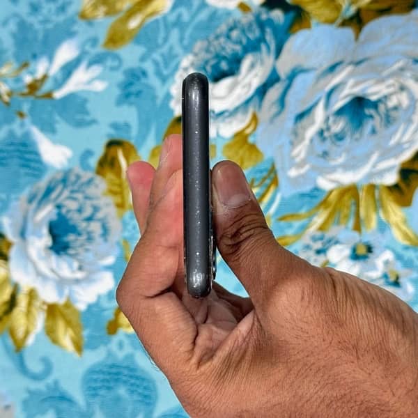 iPhone 11 Black 64gb Non PTA Exchange Possible 6