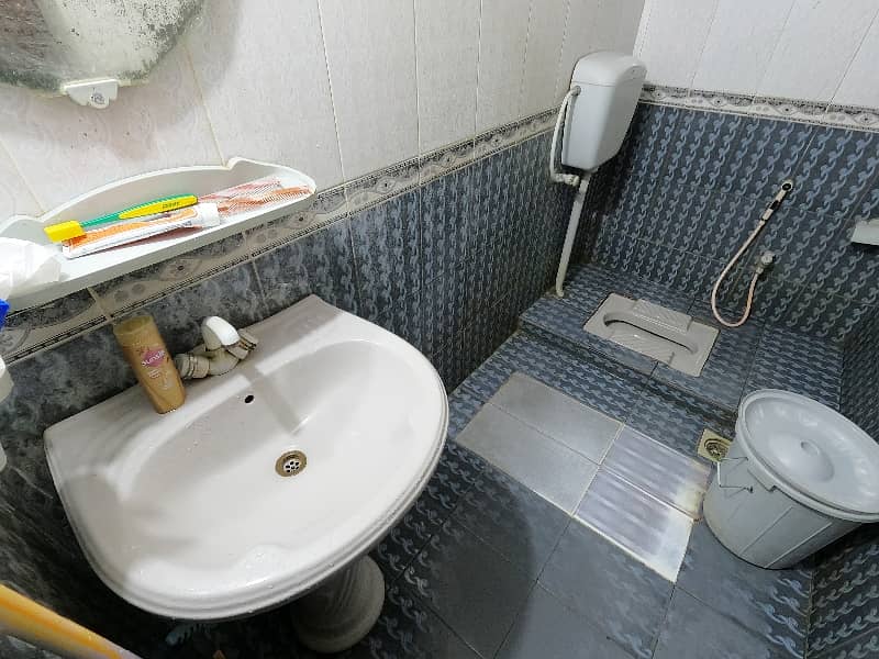 Prime Location House For Sale Is Readily Available In Prime Location Of Allama Iqbal Town - Mehran Block 9