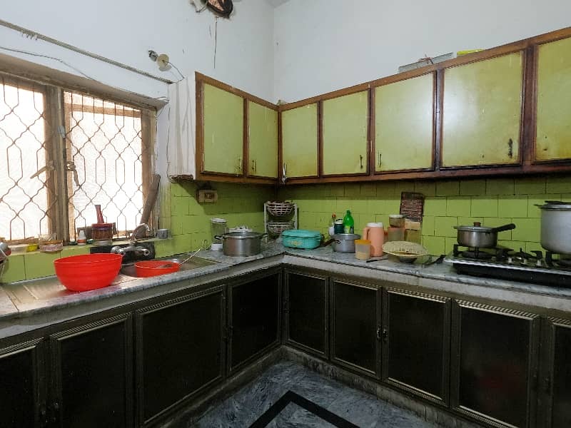 Prime Location House For Sale Is Readily Available In Prime Location Of Allama Iqbal Town - Mehran Block 12
