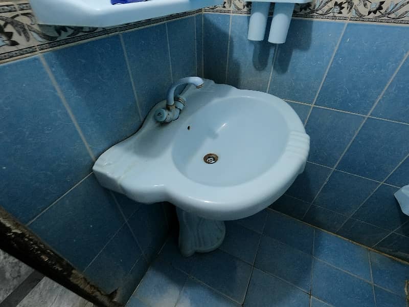 Prime Location House For Sale Is Readily Available In Prime Location Of Allama Iqbal Town - Mehran Block 15