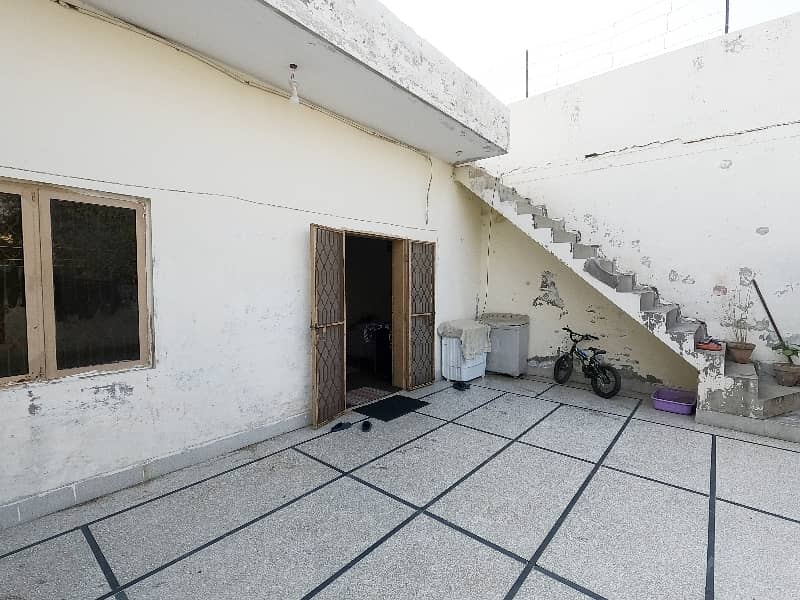 Prime Location House For Sale Is Readily Available In Prime Location Of Allama Iqbal Town - Mehran Block 18