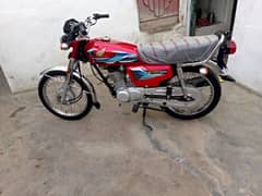 bike ek dam new he  total 4400 chale ha 2024  ha original 03452620317