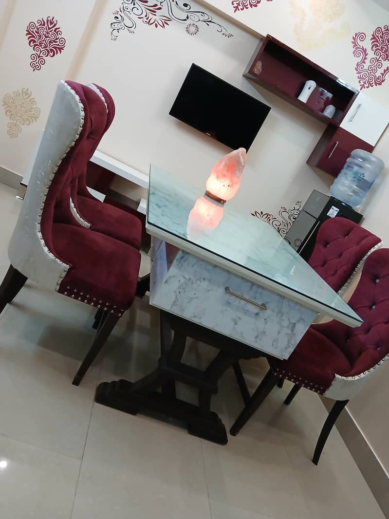 Dining Table with 4 Chairs – Luxury Design | Slightly Used 0