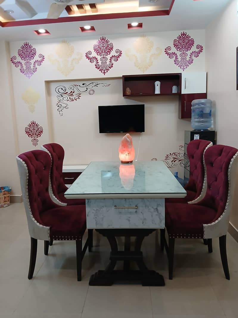 Dining Table with 4 Chairs – Luxury Design | Slightly Used 1