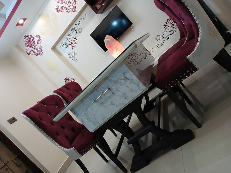 Dining Table with 4 Chairs – Luxury Design | Slightly Used 2