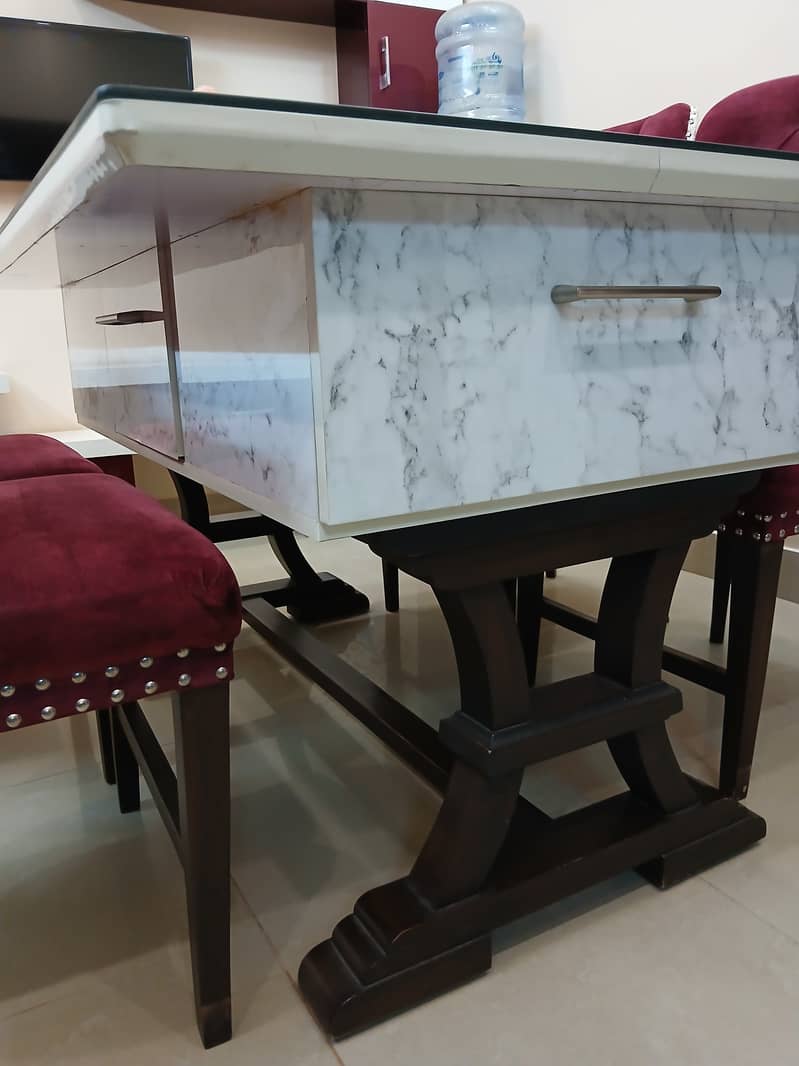 Dining Table with 4 Chairs – Luxury Design | Slightly Used 3