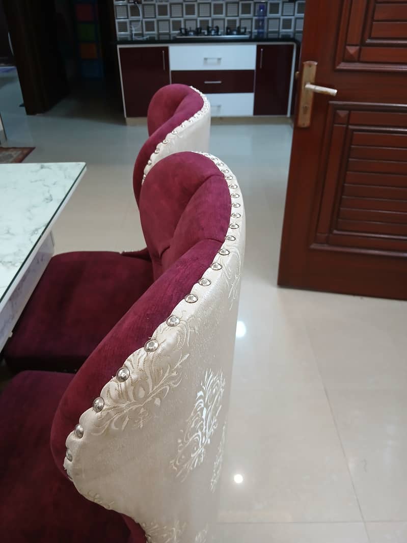 Dining Table with 4 Chairs – Luxury Design | Slightly Used 9